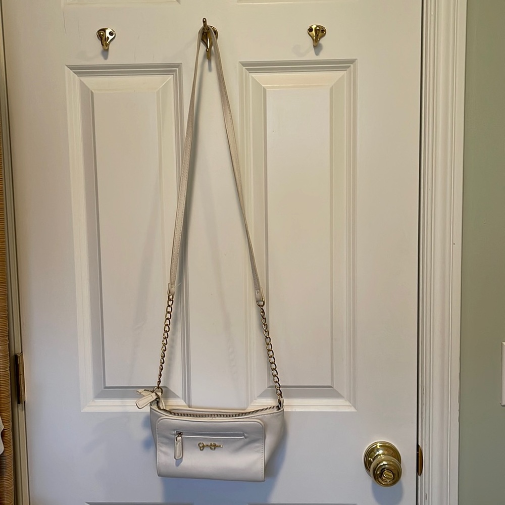 Jessica Simpson white purse